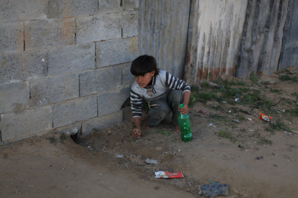 Палестинско дете чии родители заработуваат 112 долари (игра џамлии)