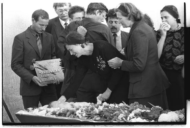 1988: Погреб на човек кој го чистел кровот на третиот реактор