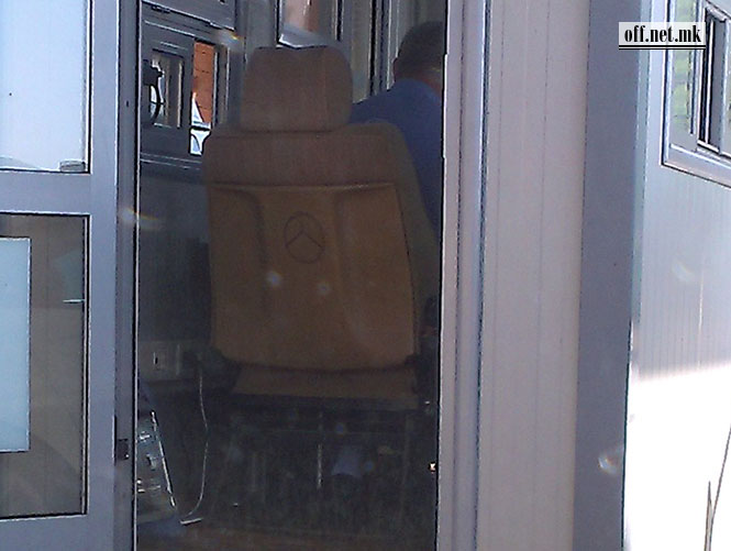 Од поблиску: