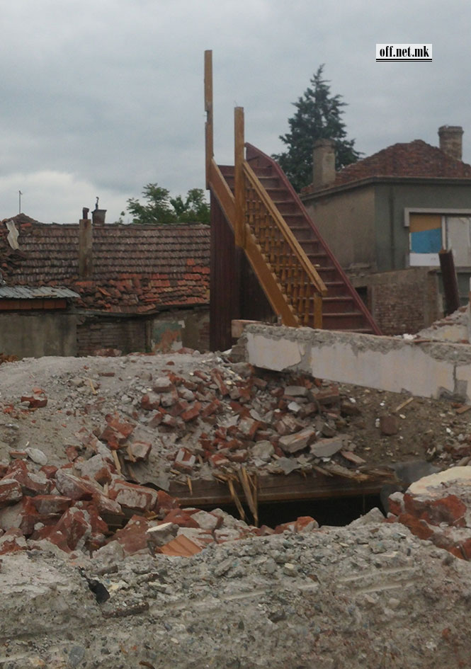 Испраќачот ни кажа дека ова не е од ужасот деновиве. Просто, руина во центарот.