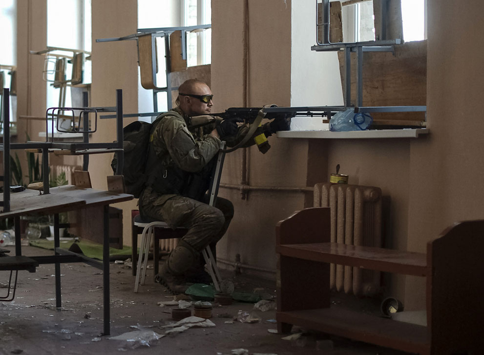 Украински војник за време на борбите кај Иловајск