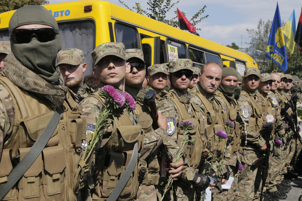 Украински волонтери во Киев се подготвуваат за заминување на фронтот