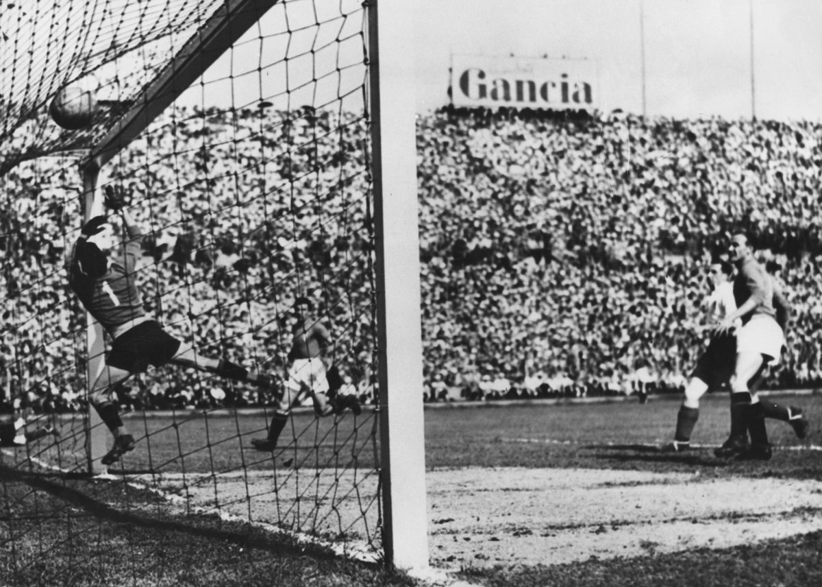 16 мај 1948: На Комунале во Торино Англија победила 4-0. Стенли Метјус и Стан Мортенсен биле играчи на натпреварот.