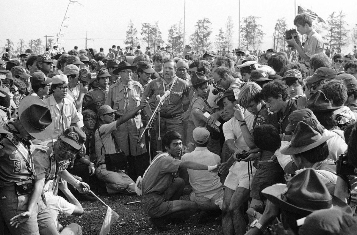 Нил Армстронг, на собирот на извидниците во Јапонија, 5-јули 1974-та.