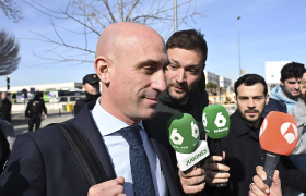 Рубиалес гаѓан со јајца на промоцијата на својата книга