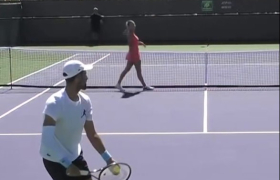 Сабаленка заводлива на тренингот на Ѓоковиќ