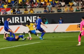 Винисиус vs тројца Хрвати