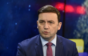 Бујар Османи нè прави и поглупи од што сме