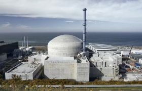 Франција им се враќа на нуклеарните реактори