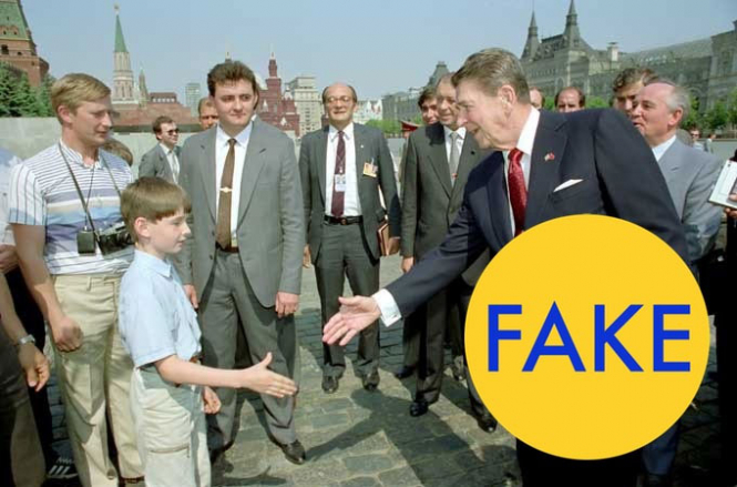 Владимир Путин во 1988-ма позира како турист за време на посетата на Реган на Москва