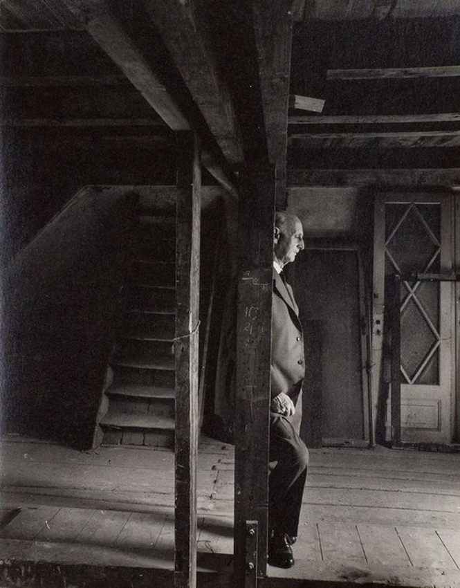 Таткото на Ана Франк (еднствениот преживеан од фамилијата) во поткровјето во кое таа се криела од нацистите