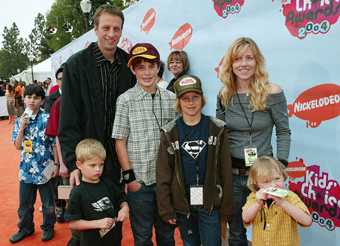 Тони Хоук има четири деца од три брака. На фото е со четвртата жена Кети Гудман.