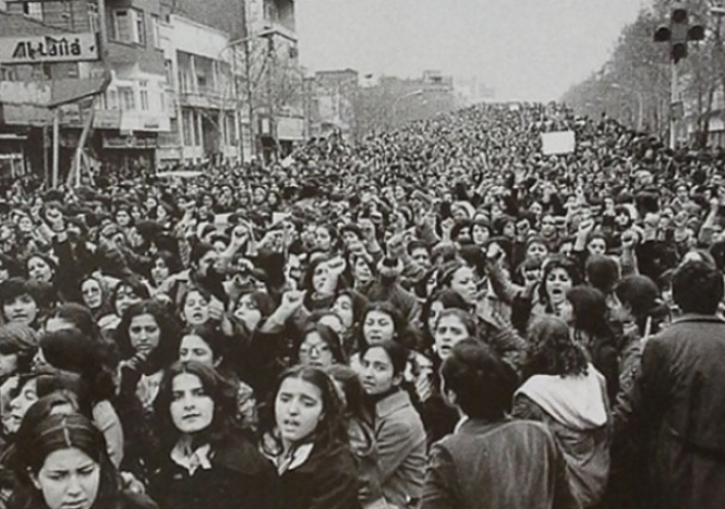 Бунт на Иранки против носењето хиџаб поИсламската револуција, 1979