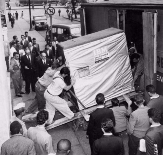 Транспорт на ИБМ хард диск од 5 мегабајти, 1956
