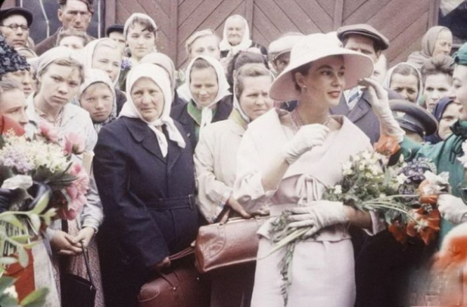 Манекенки на Диор во Москва, 1956